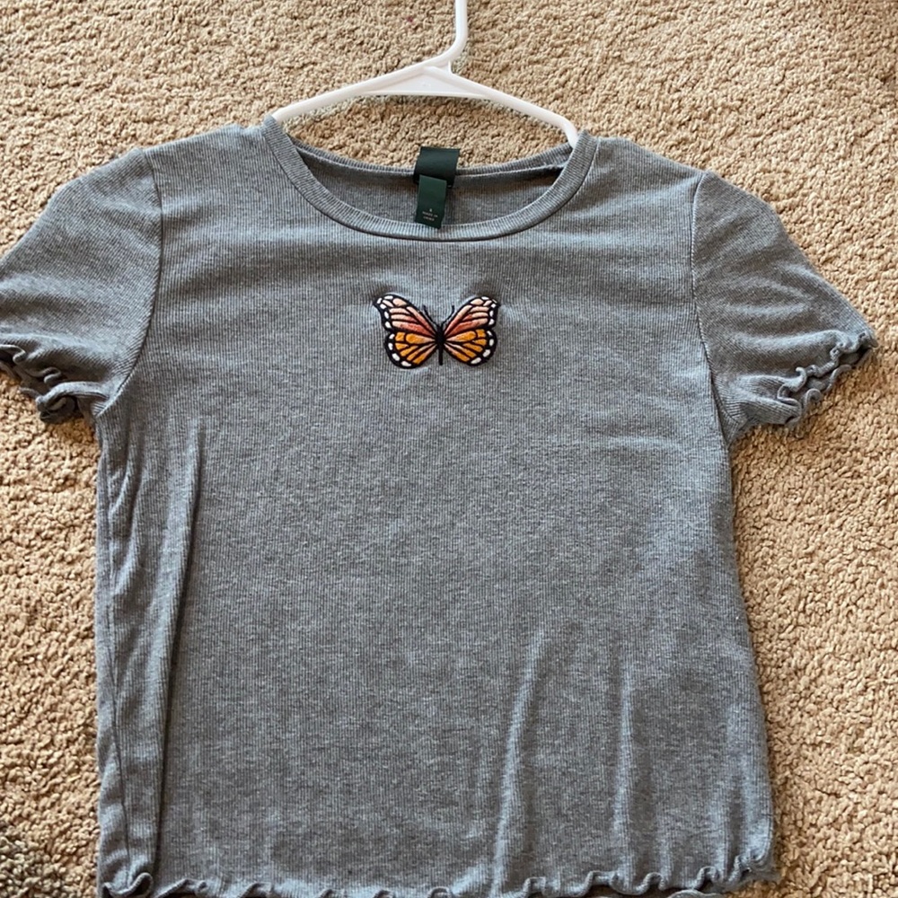 Gray tee with butterfly